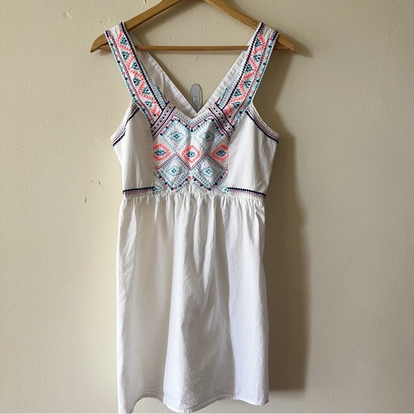 AE White Embroidered Mini Dress Size 4 Boho Hippie Festival Western Flirty - Picture 1 of 13